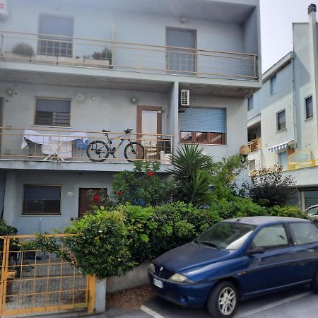 Casamarina Apartment มารีนา ดิ มอนเตมาร์เชียโน ภายนอก รูปภาพ